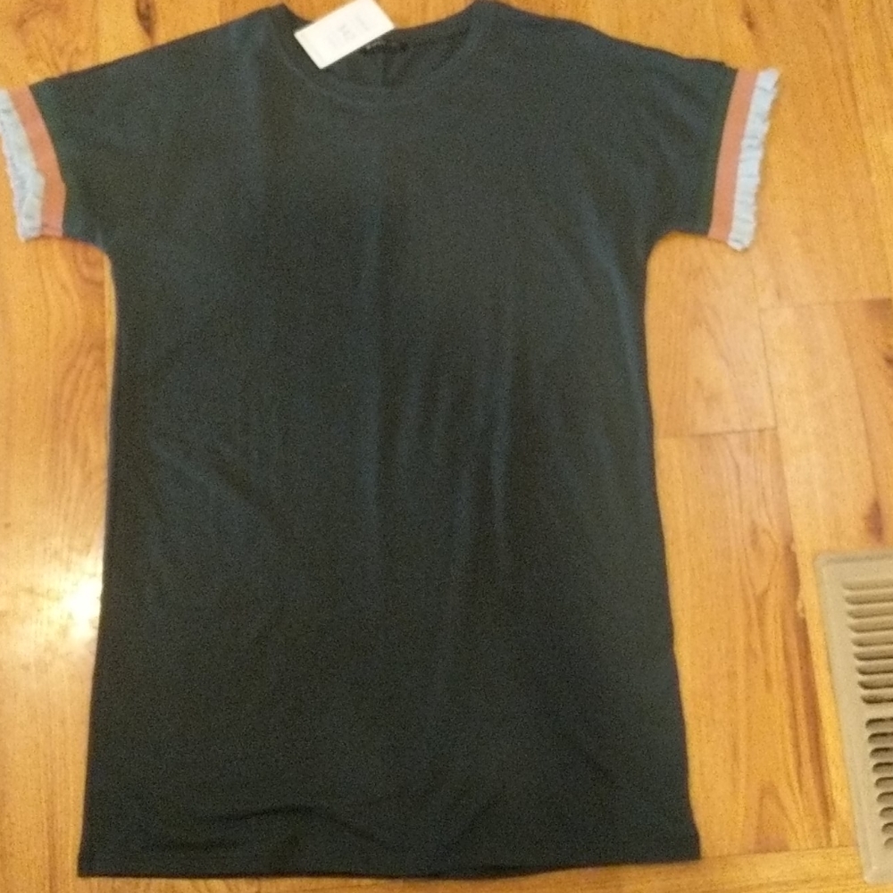 Simple T-shirt Dress with color block sleeves